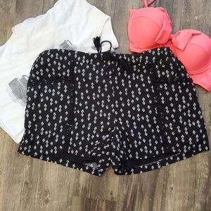 Diamond pattern black and white comfy shorts